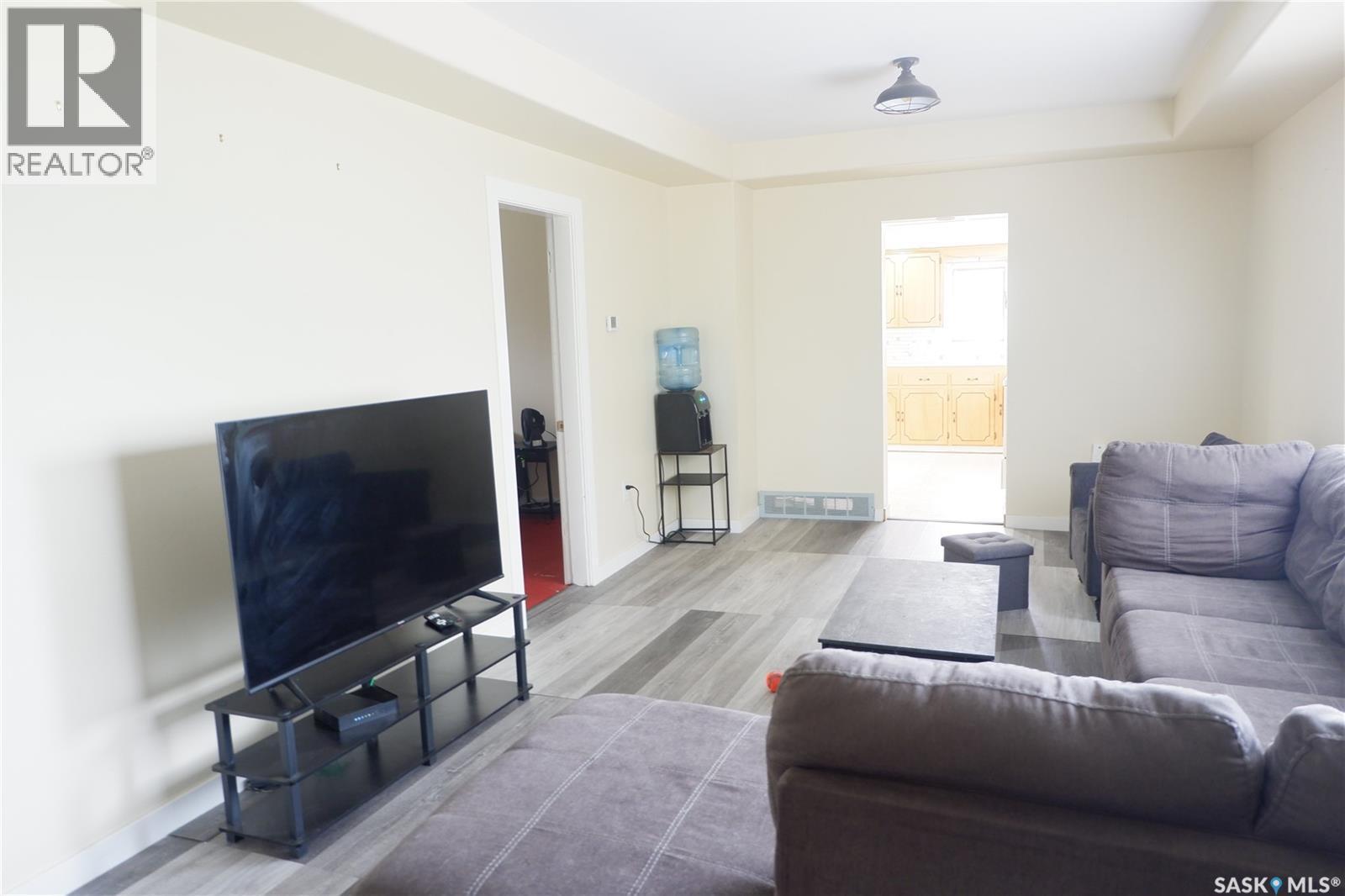 215 Kerry Street, Limerick, SK - Indoor Photo Showing Living Room