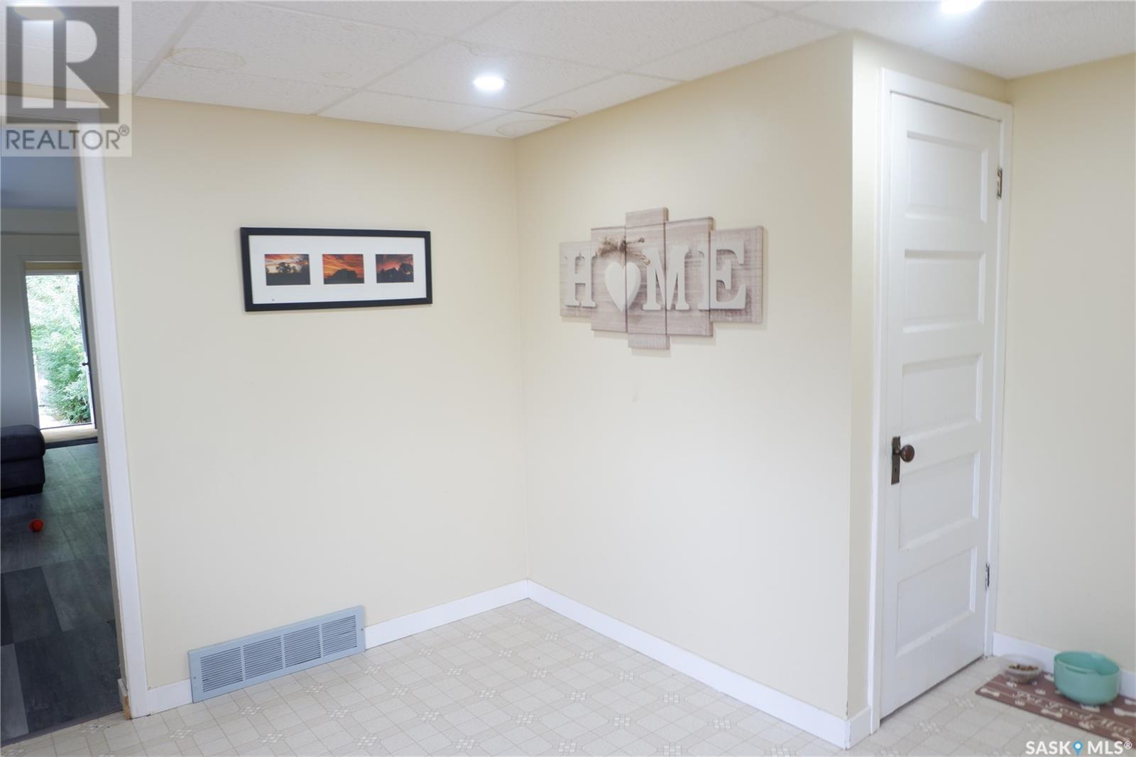 215 Kerry Street, Limerick, SK - Indoor Photo Showing Other Room