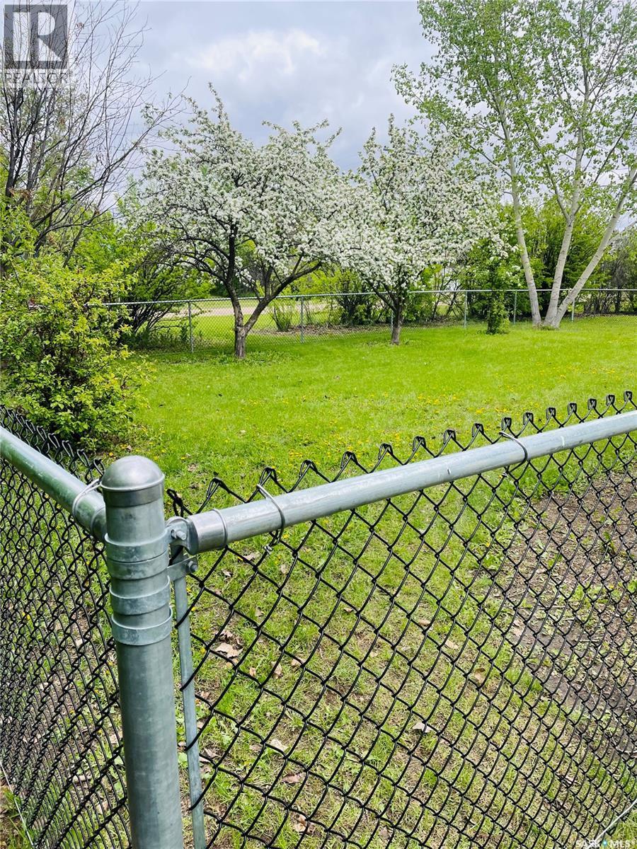 215 Kerry Street, Limerick, SK - Outdoor