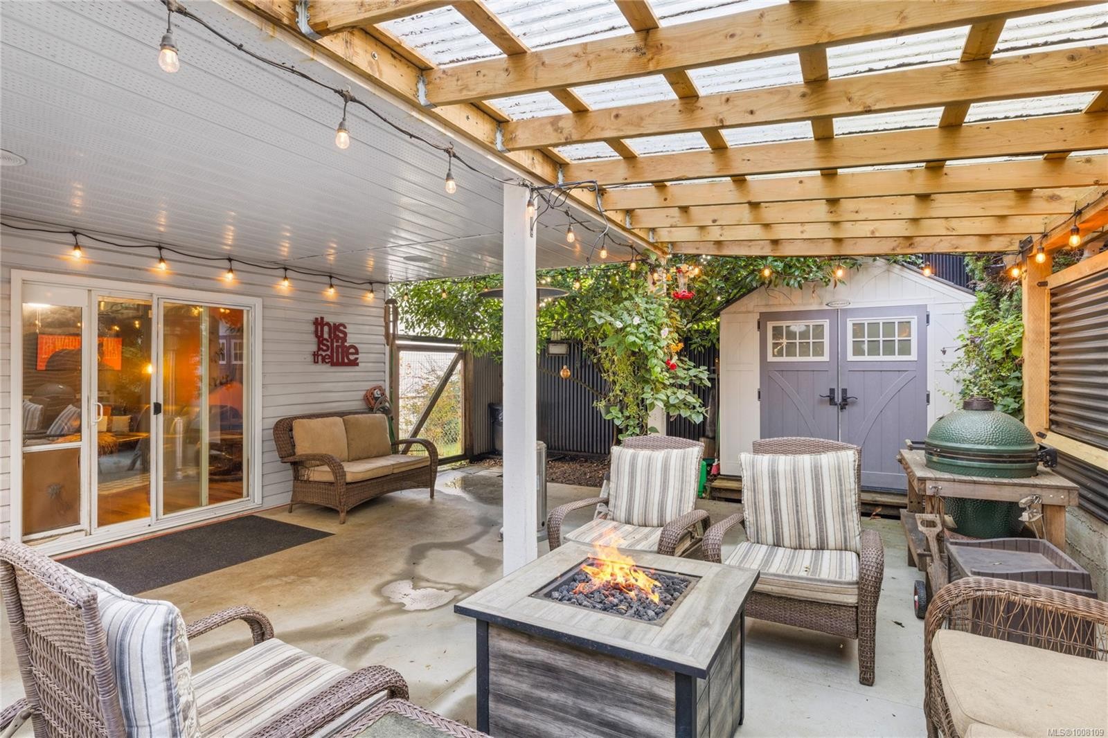 7465 Fernmar Rd, Lantzville, BC