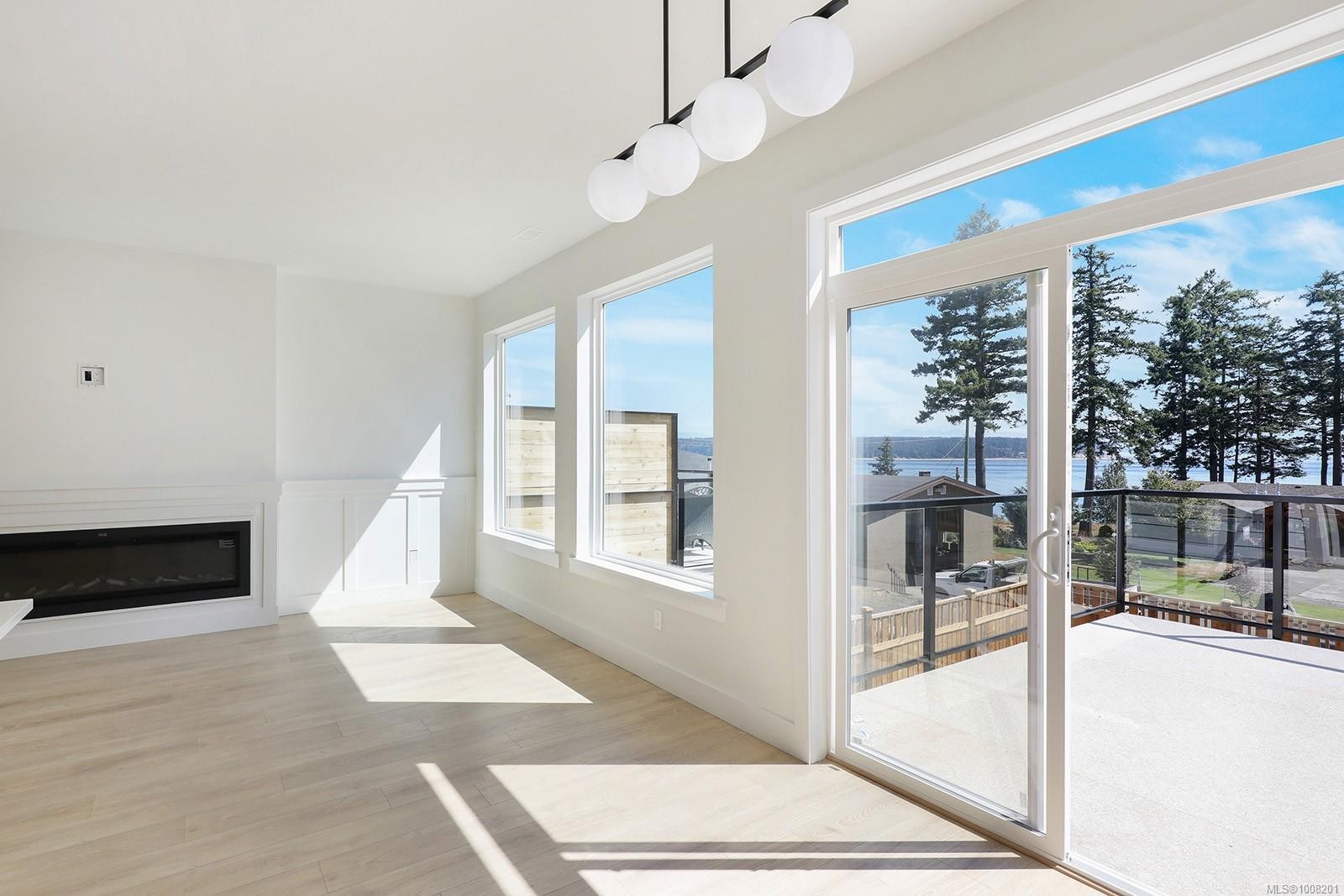 B-1369 Galerno Rd, Campbell River, BC - Indoor With Fireplace