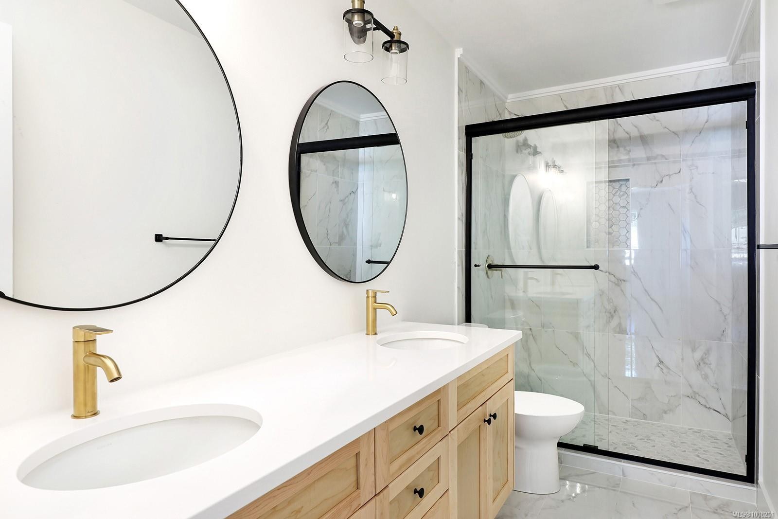 B-1369 Galerno Rd, Campbell River, BC - Indoor Photo Showing Bathroom