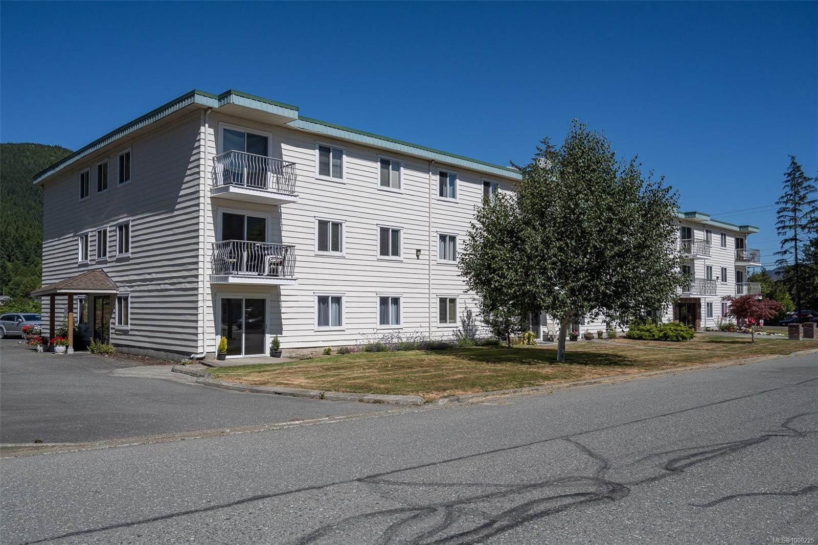 106-611 Macmillan Dr, Sayward, BC - Outdoor