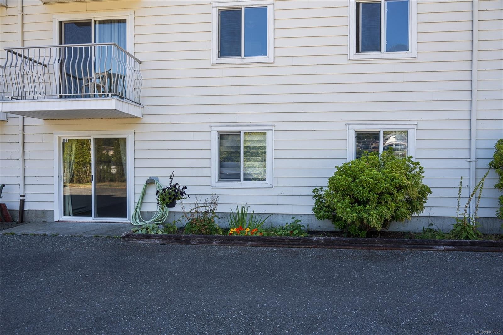 106-611 Macmillan Dr, Sayward, BC - Outdoor With Exterior