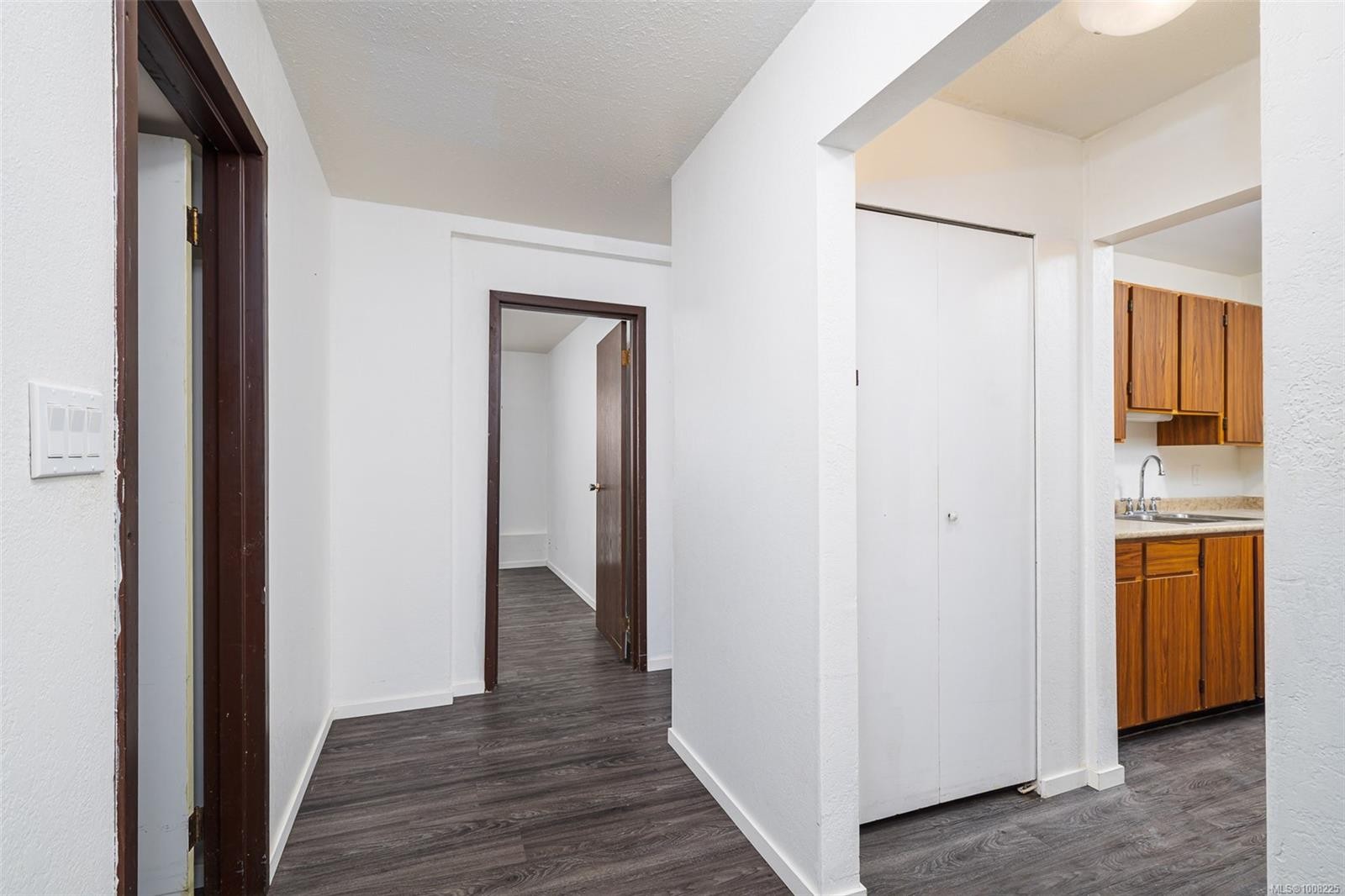 106-611 Macmillan Dr, Sayward, BC - Indoor Photo Showing Other Room