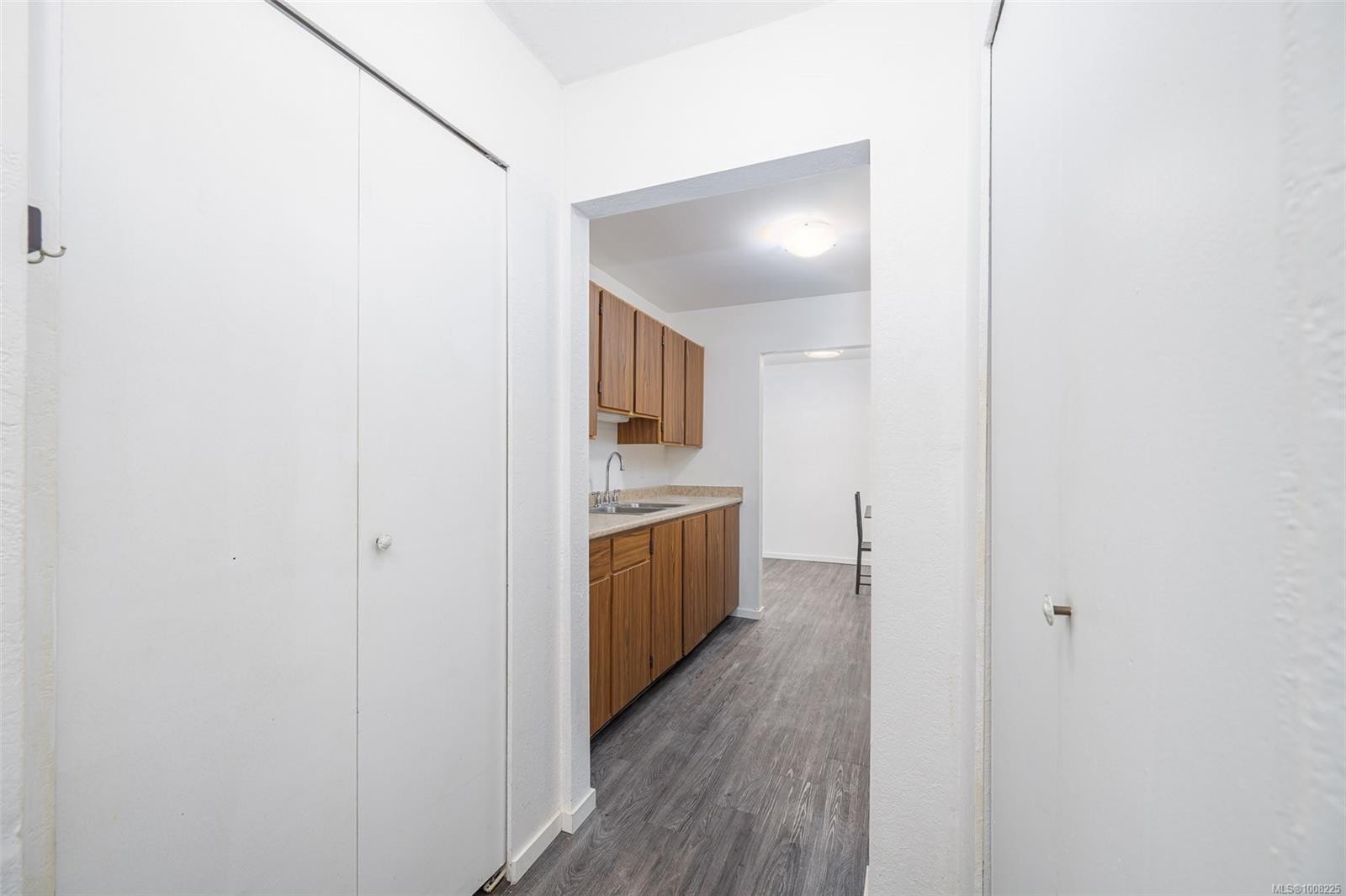 106-611 Macmillan Dr, Sayward, BC - Indoor