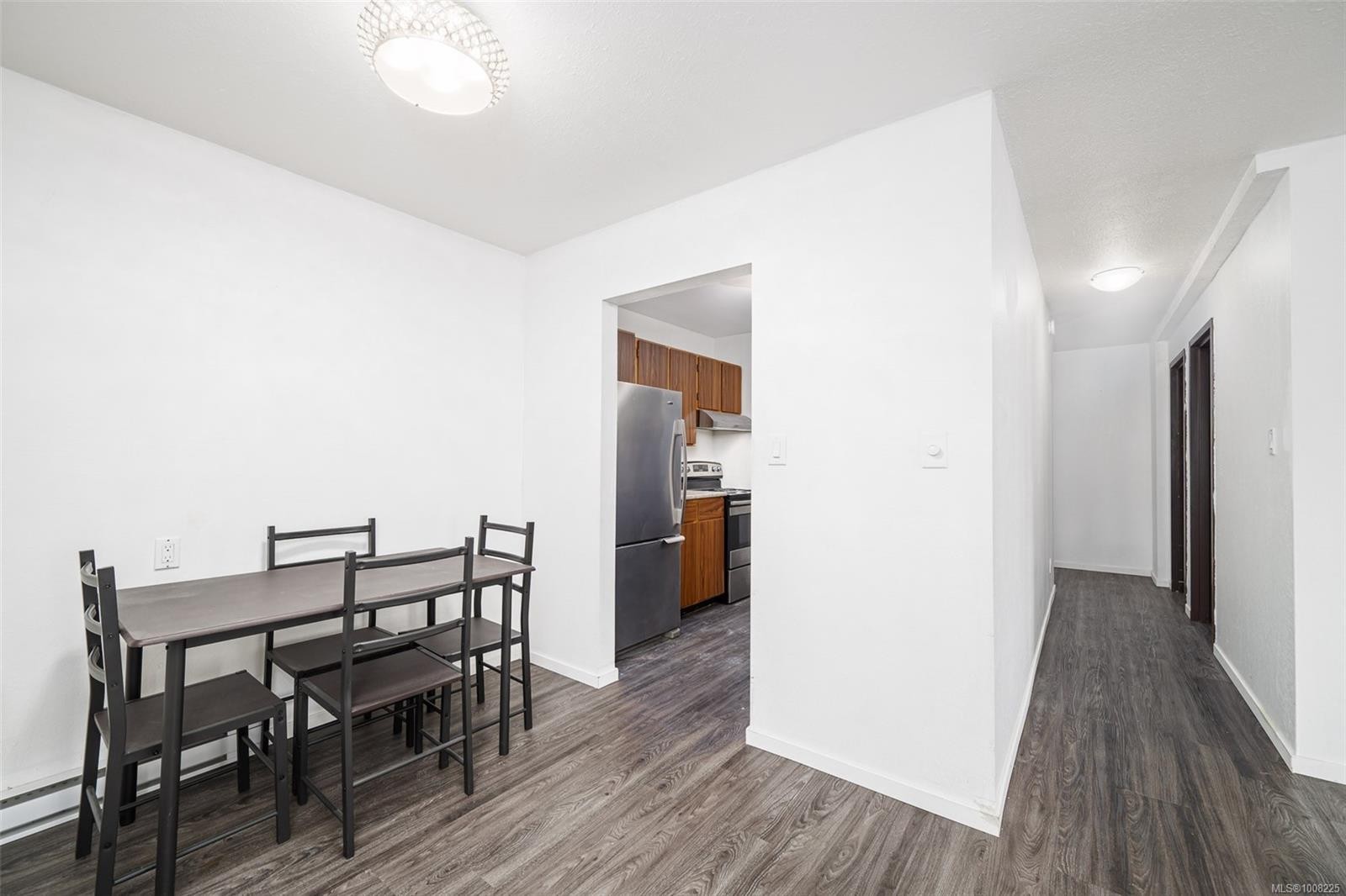 106-611 Macmillan Dr, Sayward, BC - Indoor Photo Showing Dining Room