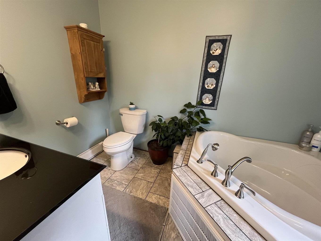 1 King St., Mine Centre, ON