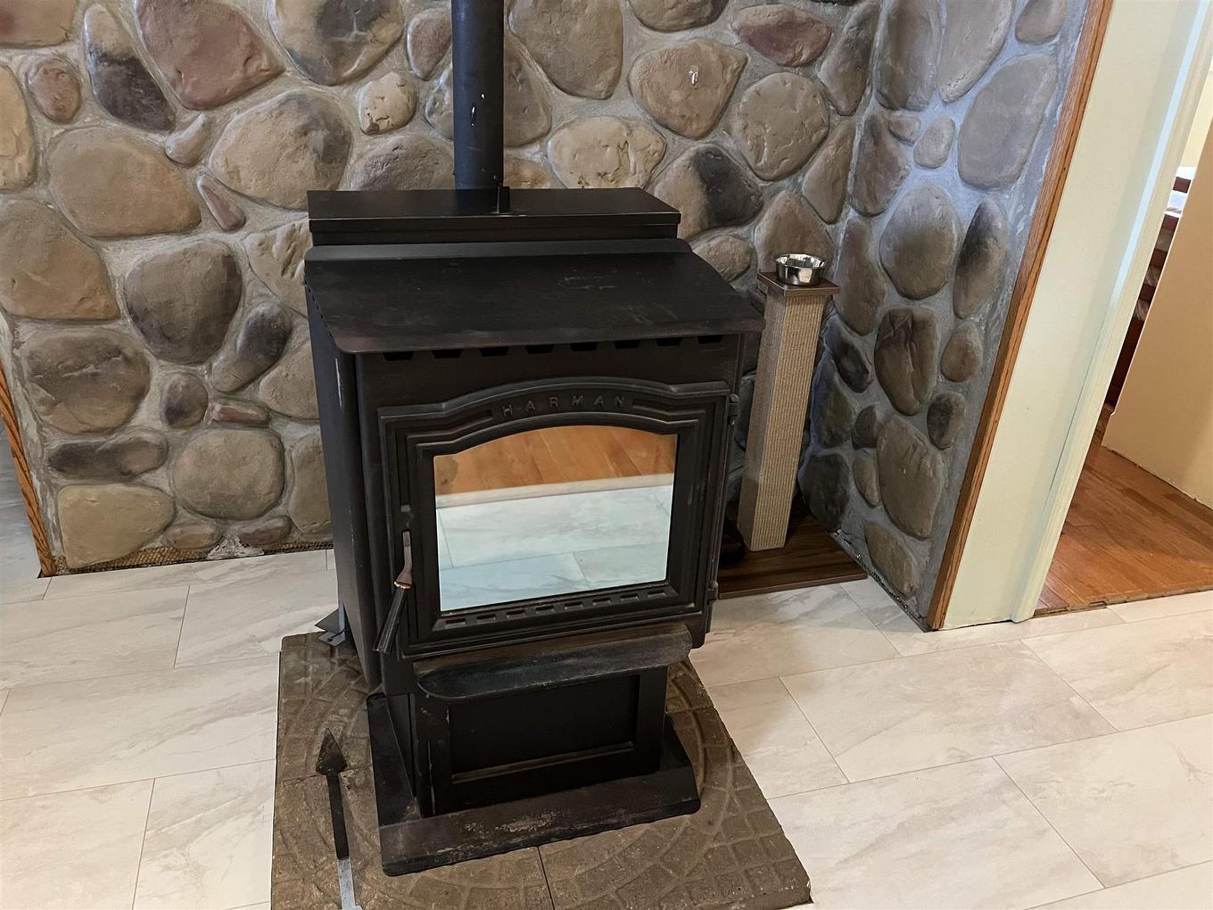 1 King St., Mine Centre, ON