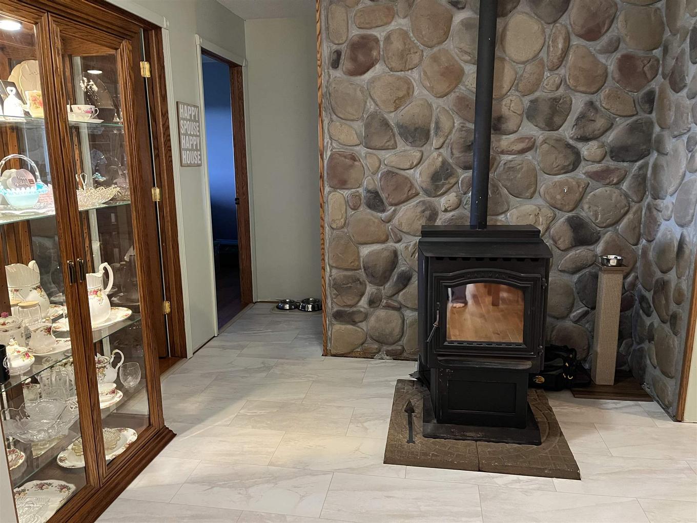 1 King St., Mine Centre, ON