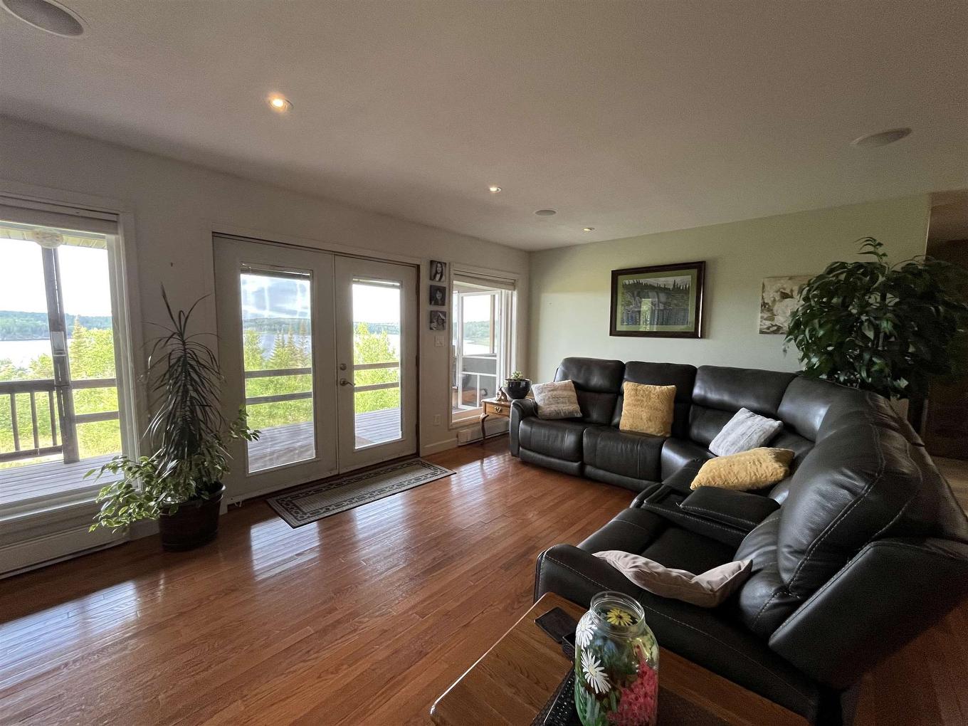 1 King St., Mine Centre, ON