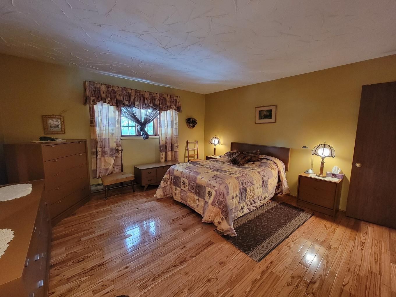 Bedroom - 45 Ch. De St-Michel, Brownsburg-Chatham, QC - Indoor Photo Showing Bedroom