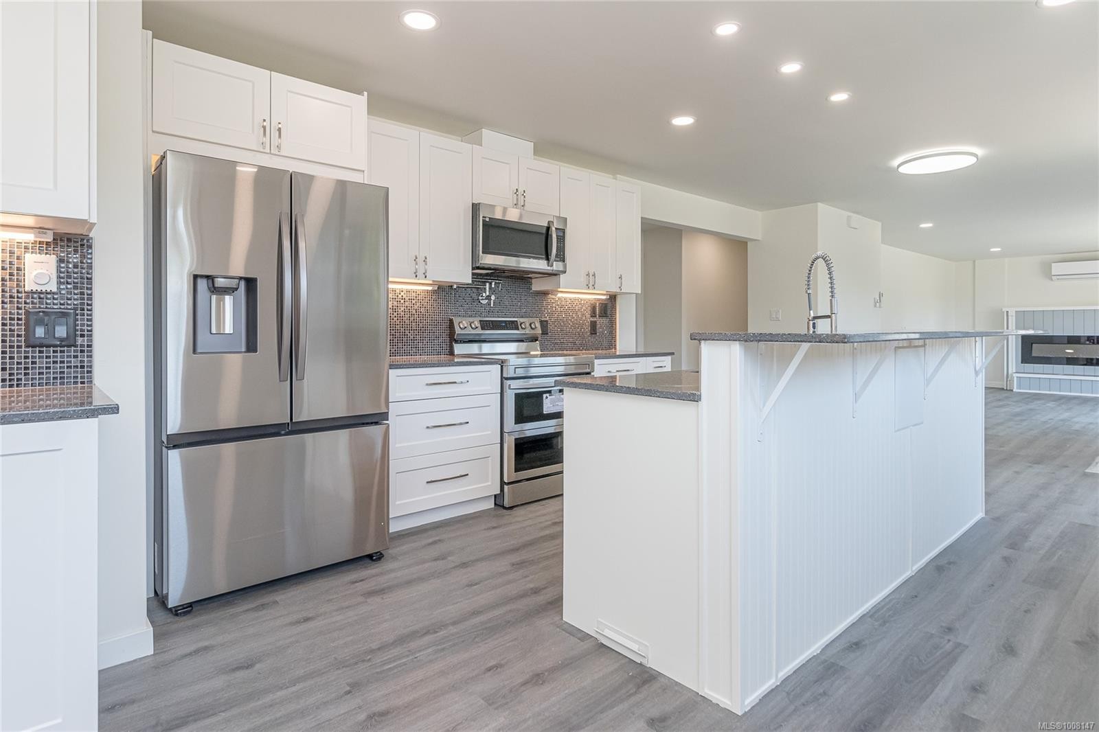 5350 Metral Dr, Nanaimo, BC