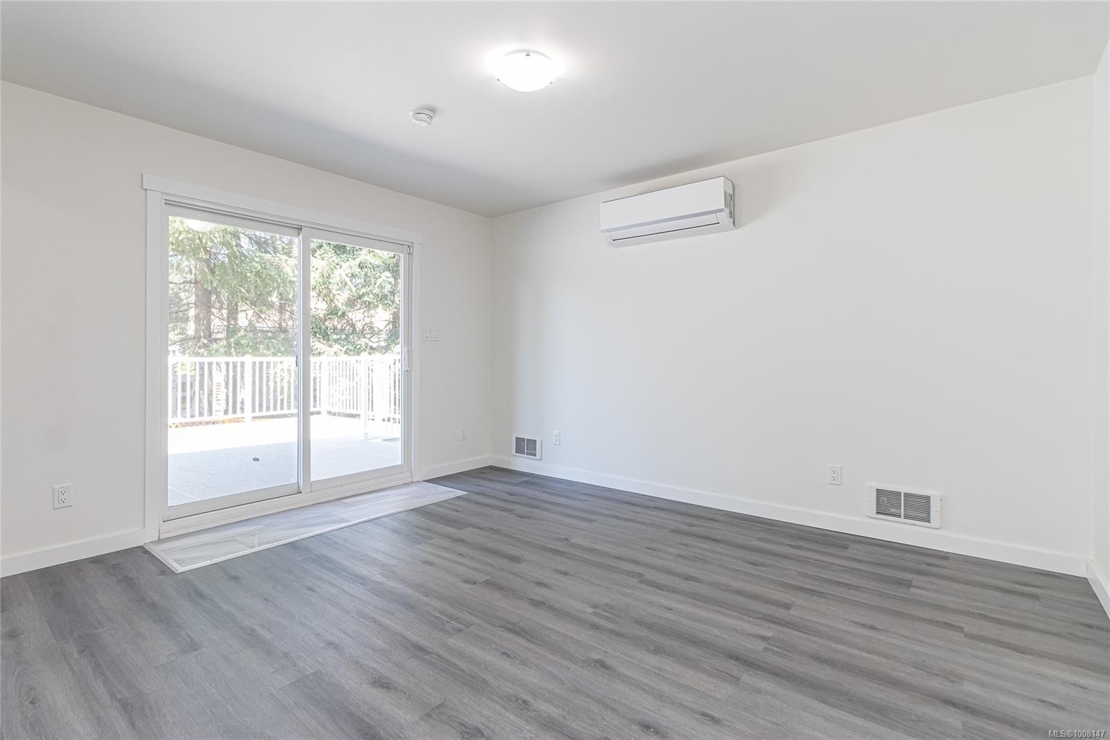 5350 Metral Dr, Nanaimo, BC