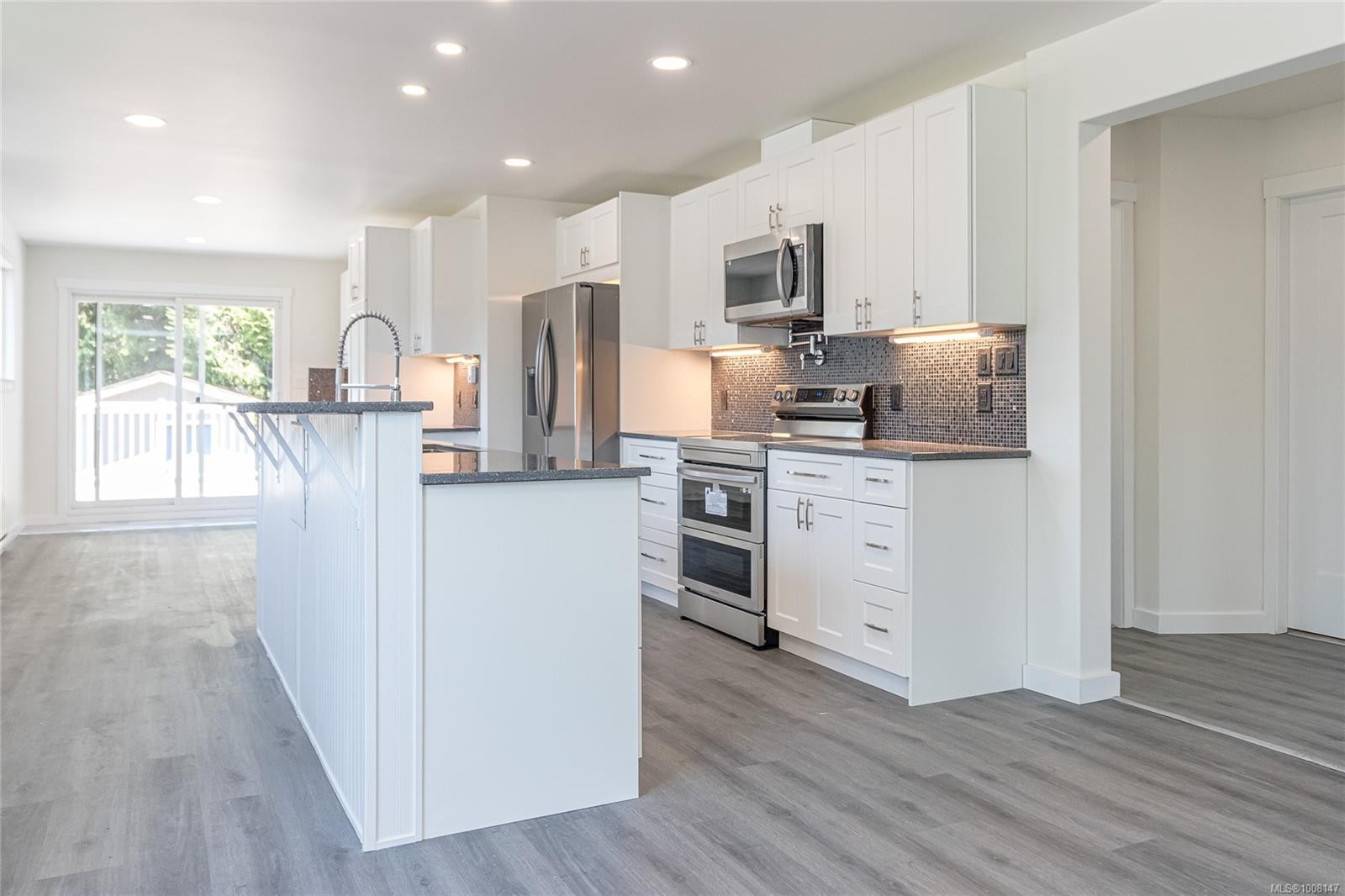 5350 Metral Dr, Nanaimo, BC