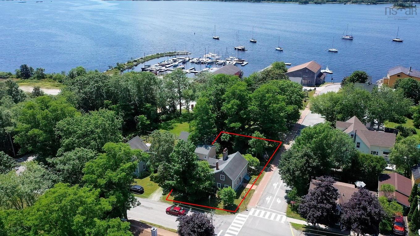 17 George Street, Shelburne, NS