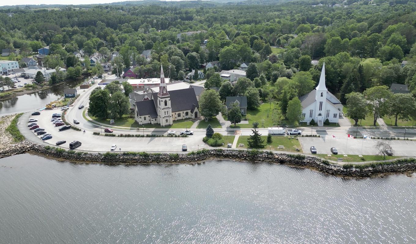 302 476 Main Street, Mahone Bay, NS