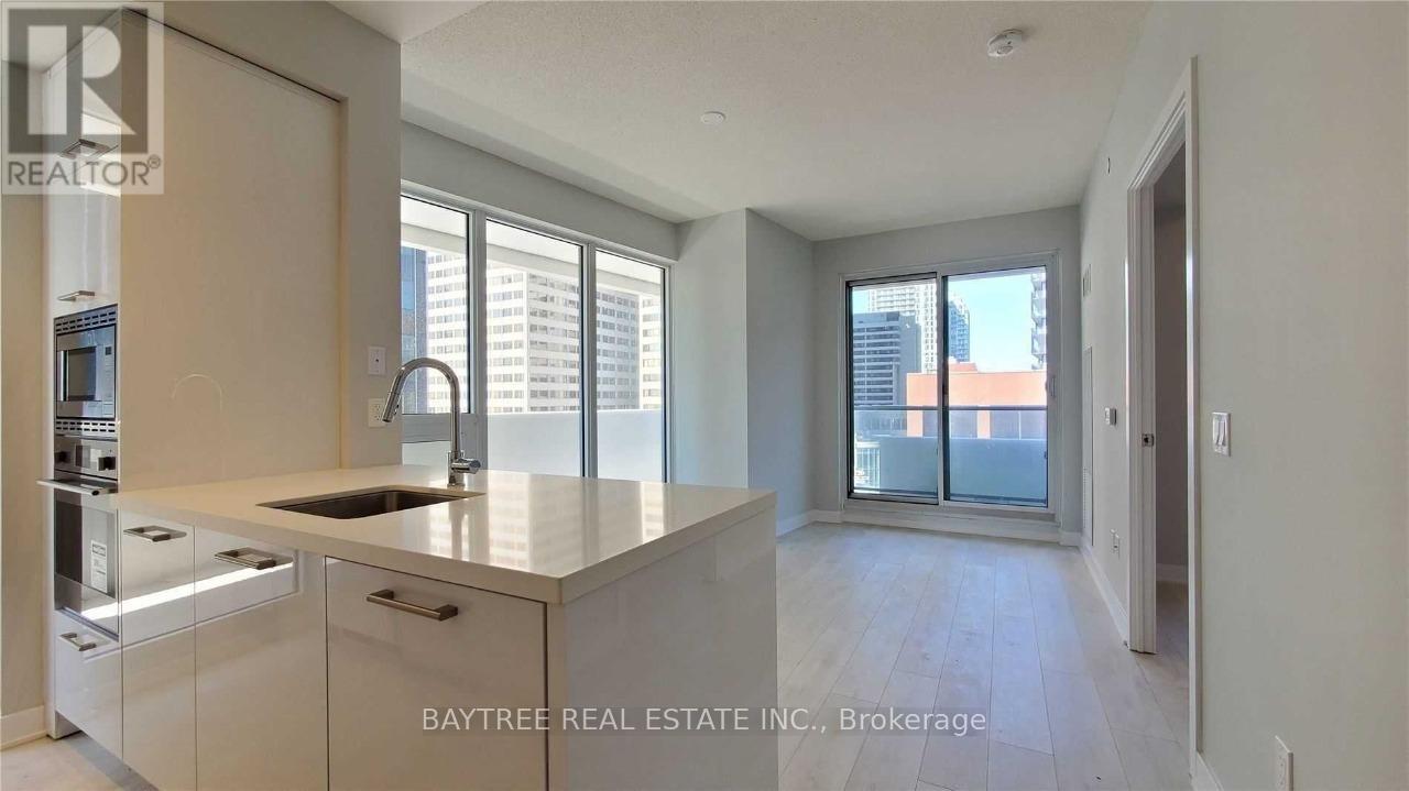 809 - 2221 Yonge Street, Toronto, ON - Indoor Photo Showing Kitchen