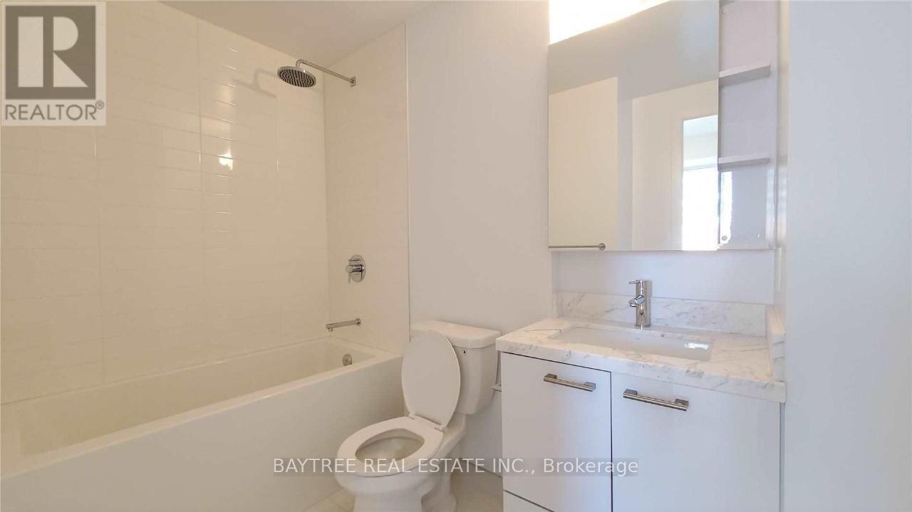 809 - 2221 Yonge Street, Toronto, ON - Indoor Photo Showing Bathroom