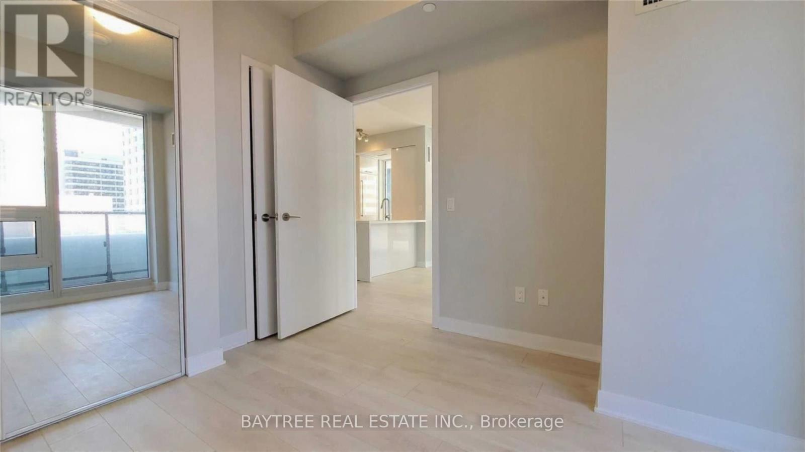 809 - 2221 Yonge Street, Toronto, ON - Indoor Photo Showing Other Room