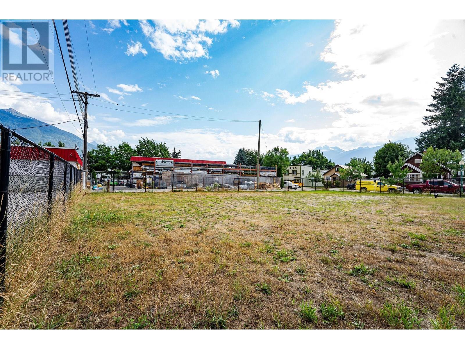 310 2Nd Street W, Revelstoke, BC