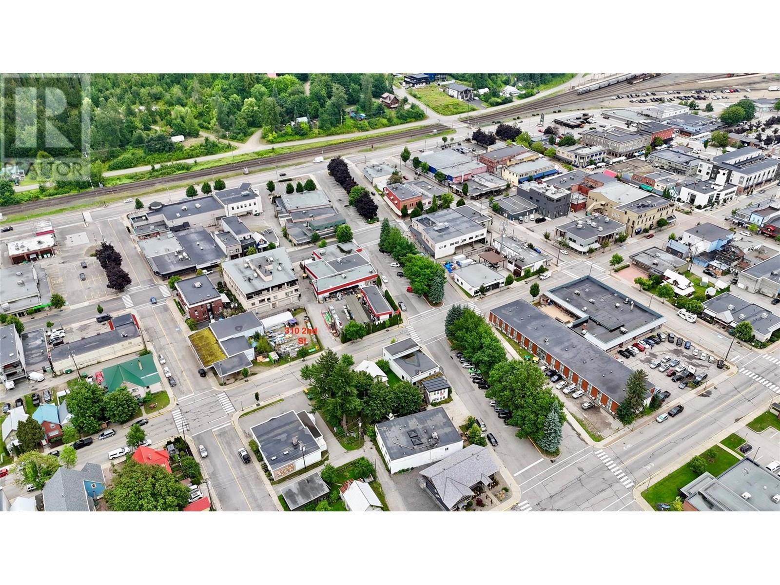 310 2Nd Street W, Revelstoke, BC