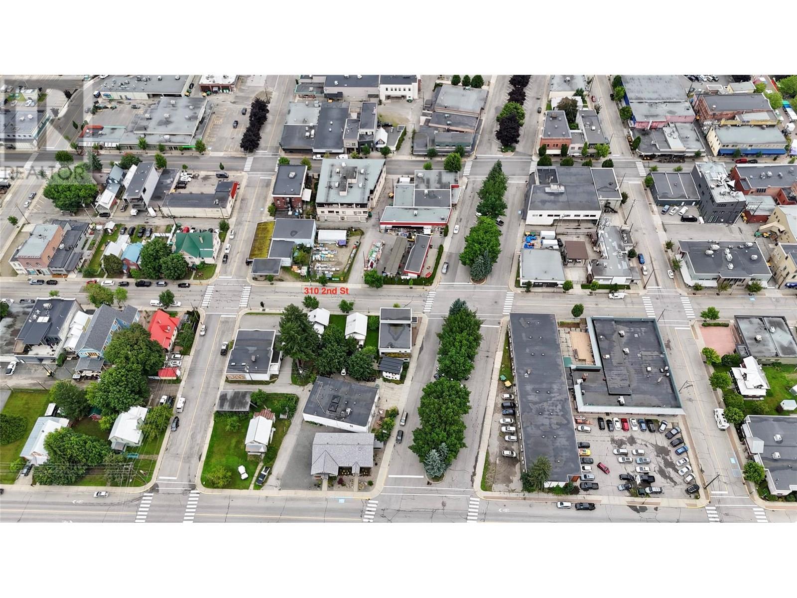 310 2Nd Street W, Revelstoke, BC