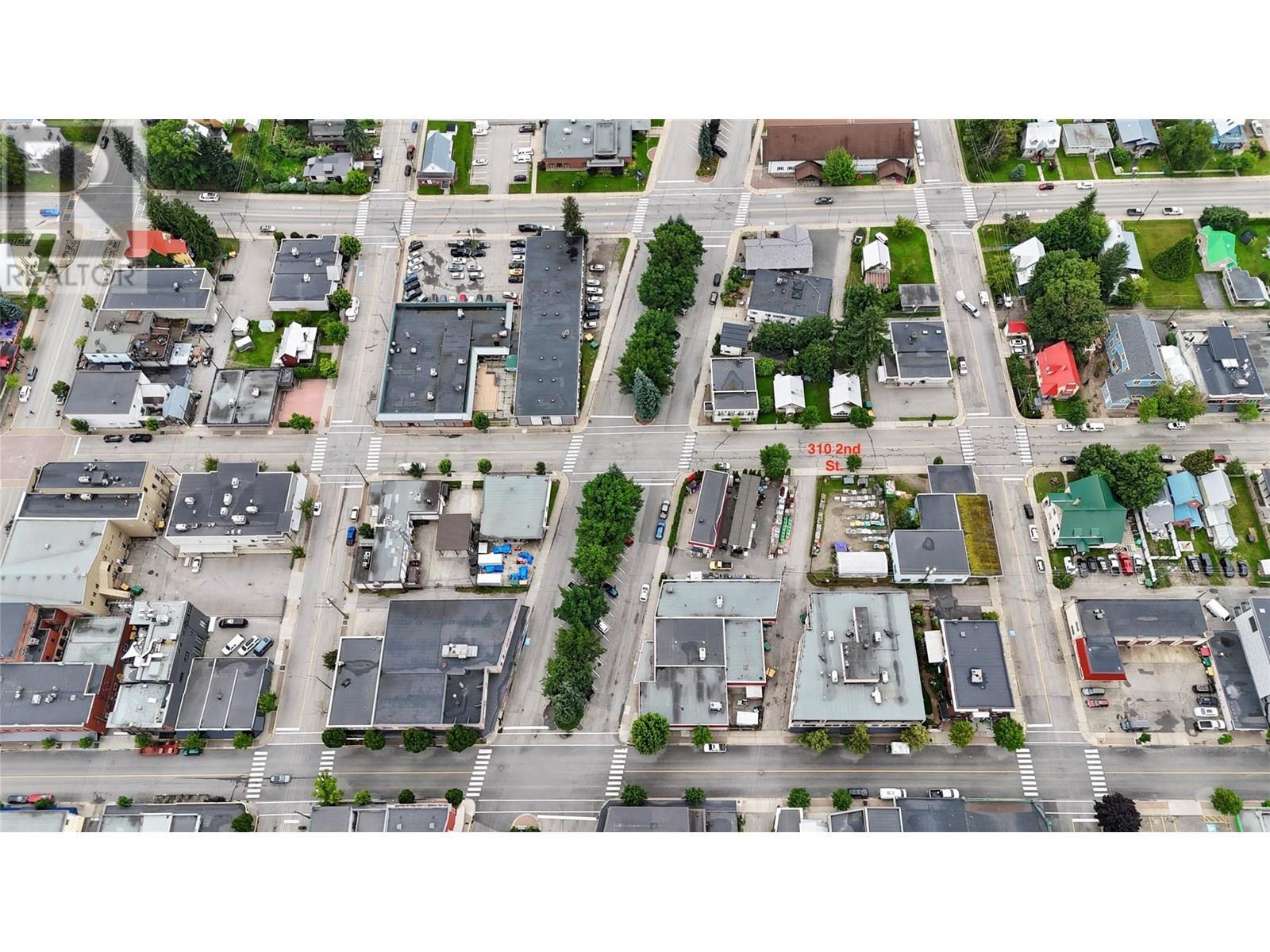 310 2Nd Street W, Revelstoke, BC