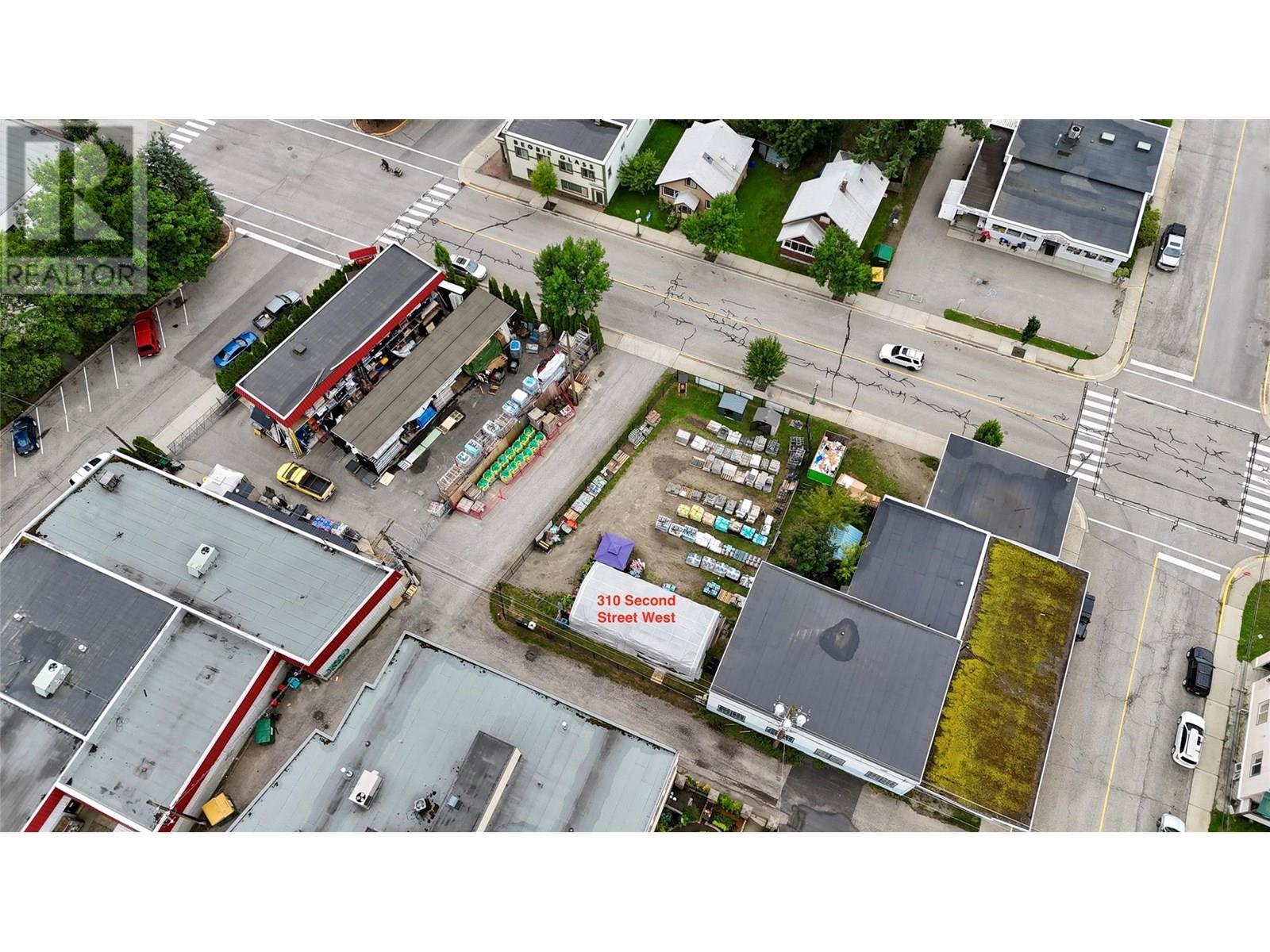 310 2Nd Street W, Revelstoke, BC