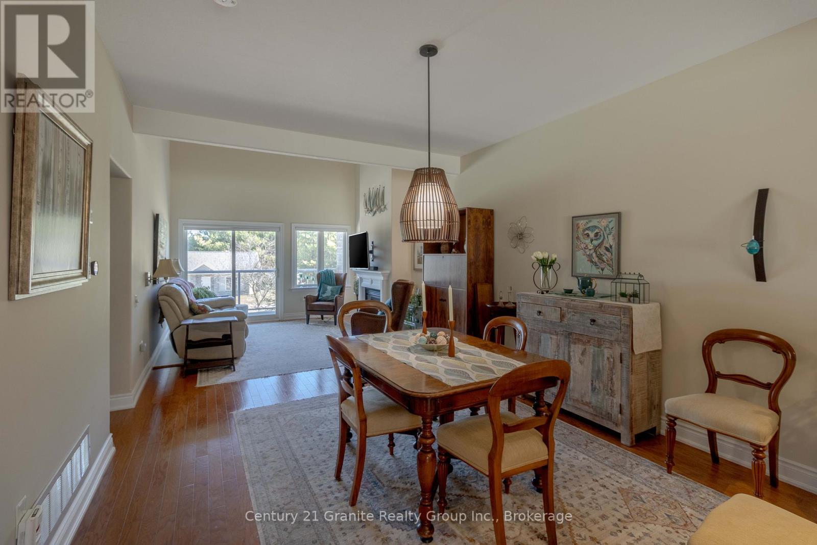44 Webb Circle, Dysart Et Al (Dysart), ON - Indoor Photo Showing Dining Room