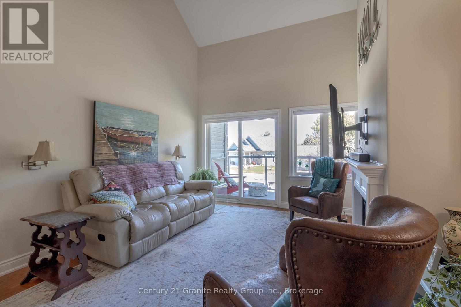 44 Webb Circle, Dysart Et Al (Dysart), ON - Indoor Photo Showing Living Room