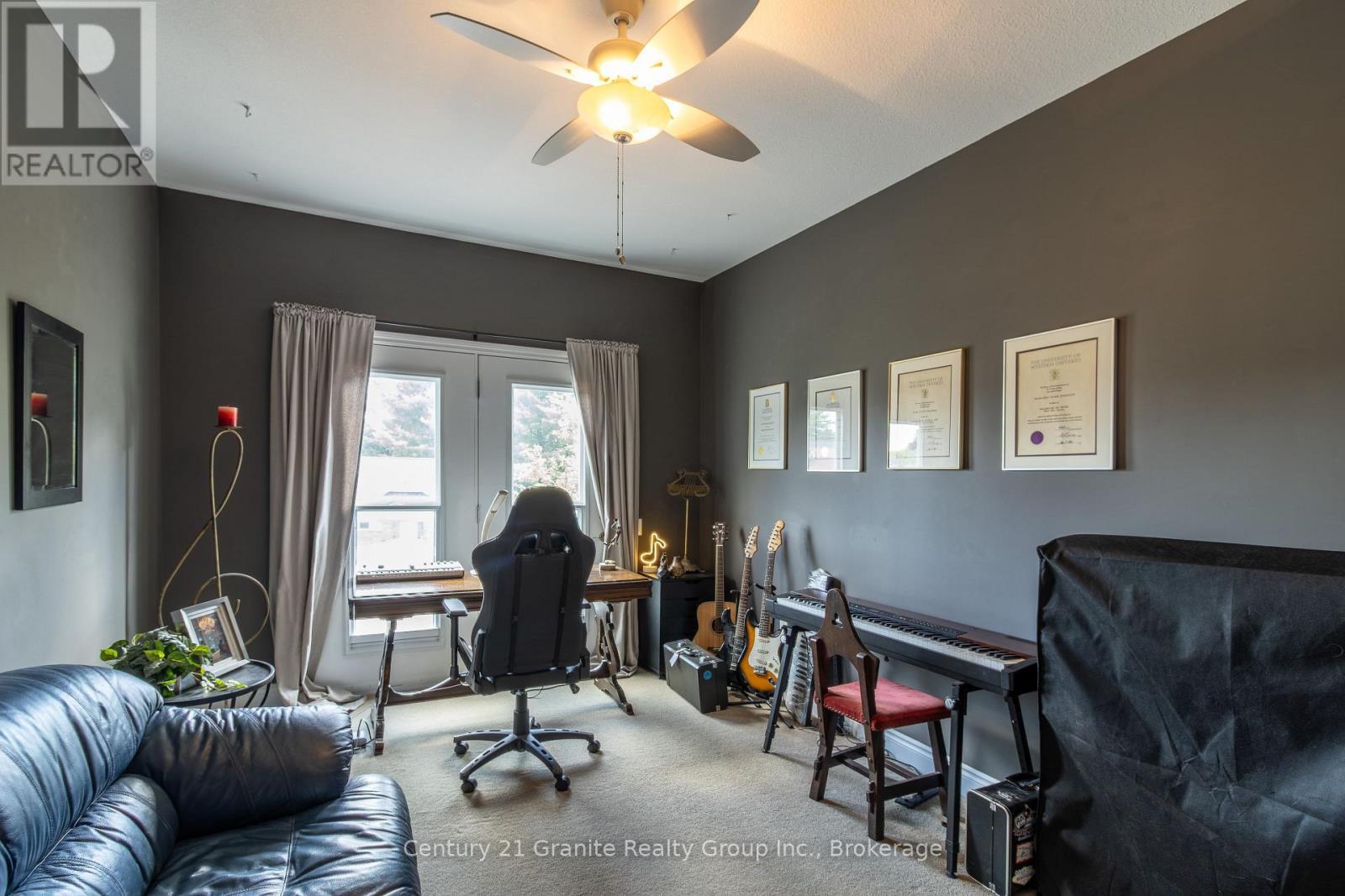 44 Webb Circle, Dysart Et Al (Dysart), ON - Indoor