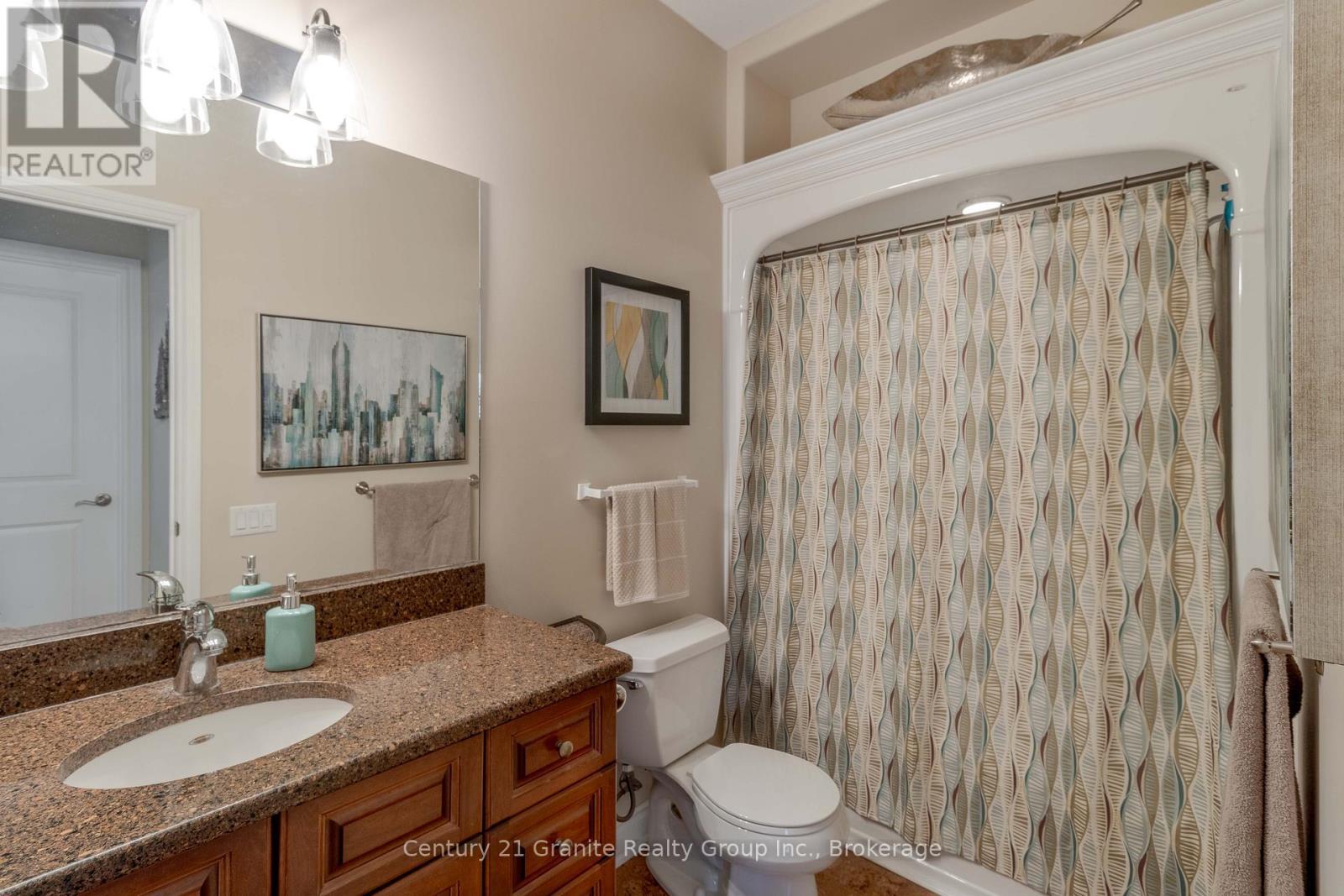 44 Webb Circle, Dysart Et Al (Dysart), ON - Indoor Photo Showing Bathroom