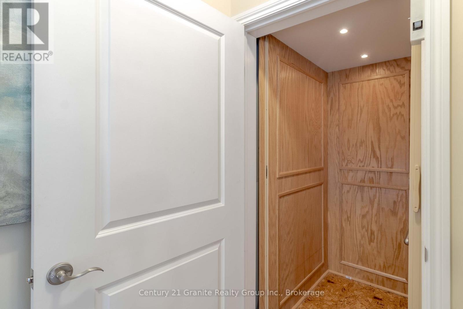 44 Webb Circle, Dysart Et Al (Dysart), ON - Indoor Photo Showing Other Room