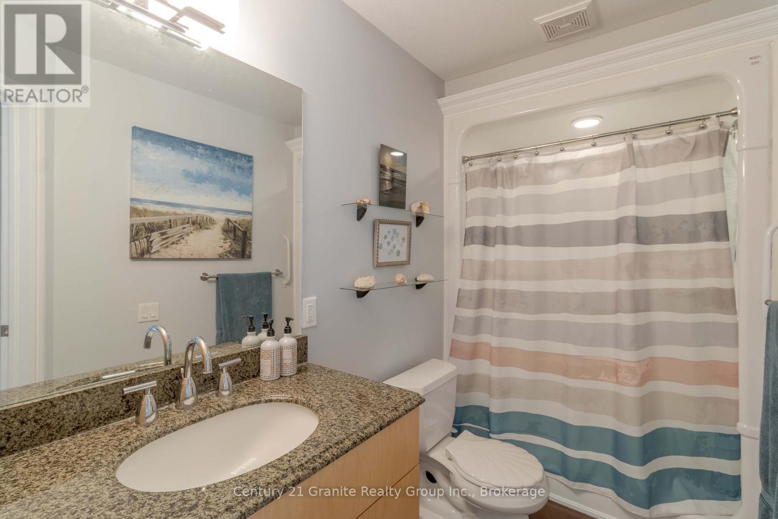 44 Webb Circle, Dysart Et Al (Dysart), ON - Indoor Photo Showing Bathroom