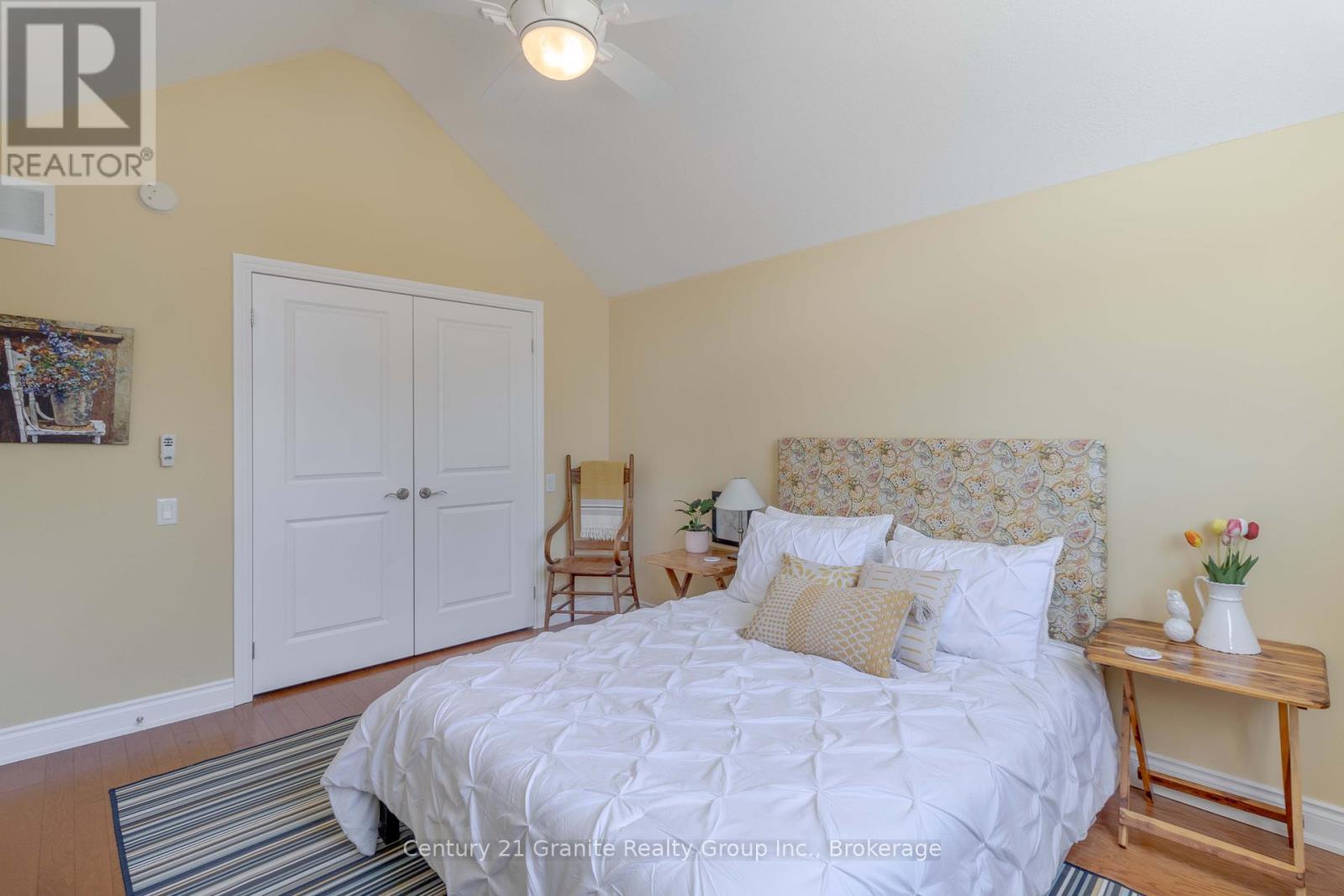 44 Webb Circle, Dysart Et Al (Dysart), ON - Indoor Photo Showing Bedroom