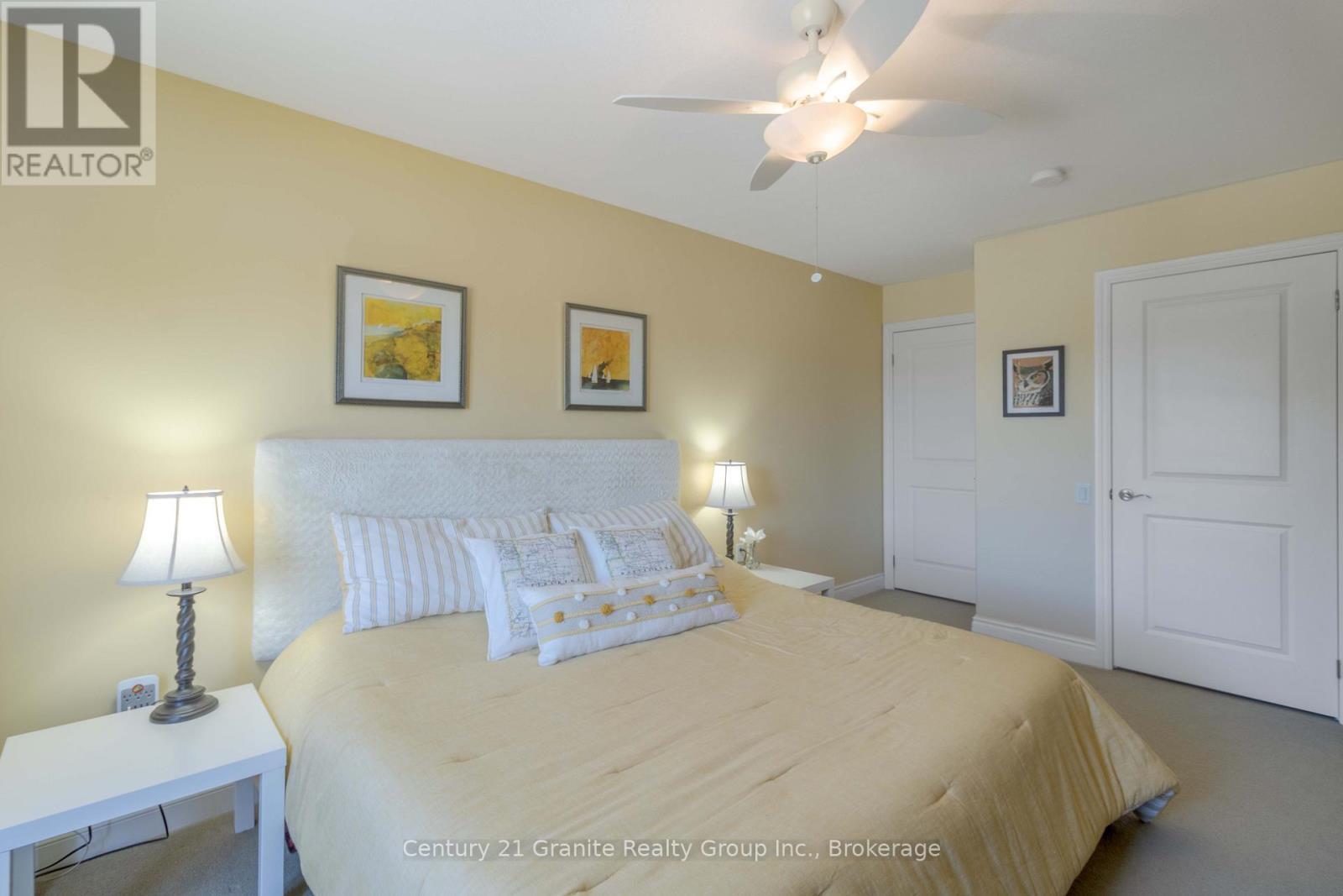 44 Webb Circle, Dysart Et Al (Dysart), ON - Indoor Photo Showing Bedroom