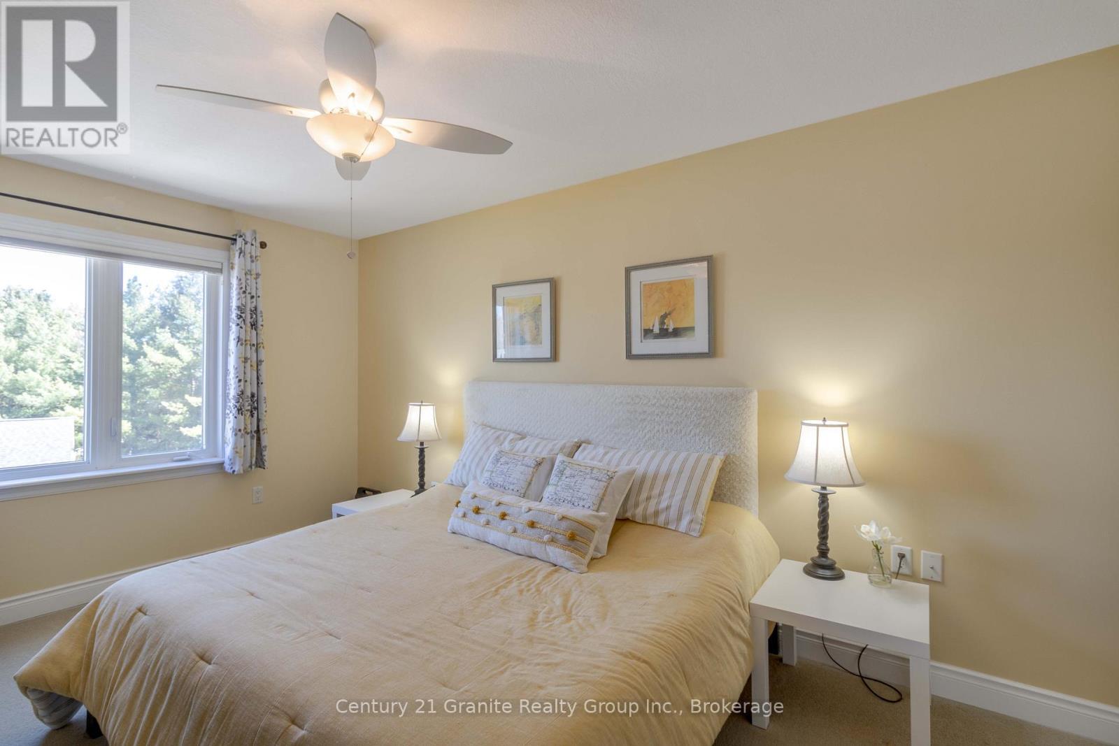 44 Webb Circle, Dysart Et Al (Dysart), ON - Indoor Photo Showing Bedroom