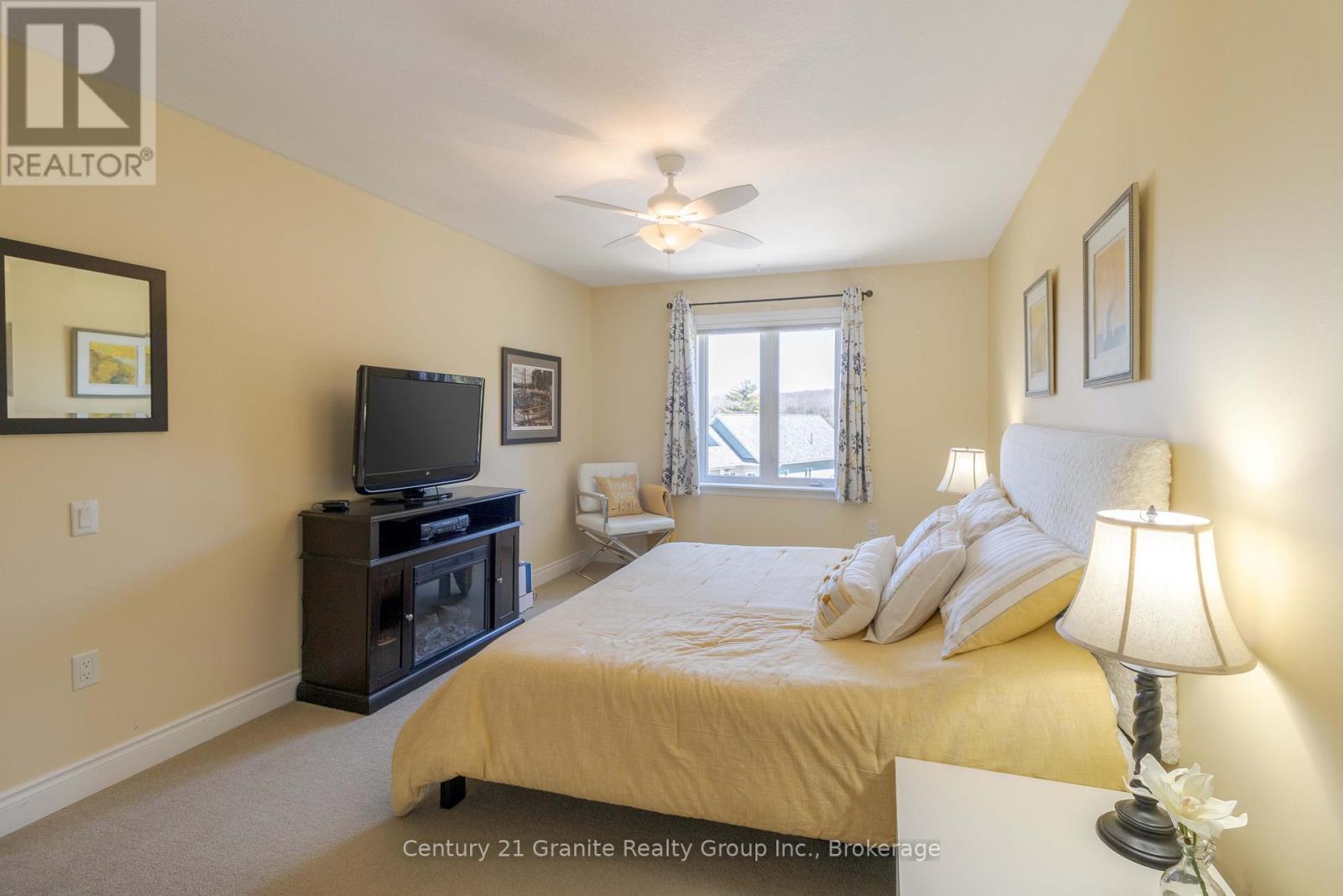 44 Webb Circle, Dysart Et Al (Dysart), ON - Indoor Photo Showing Bedroom