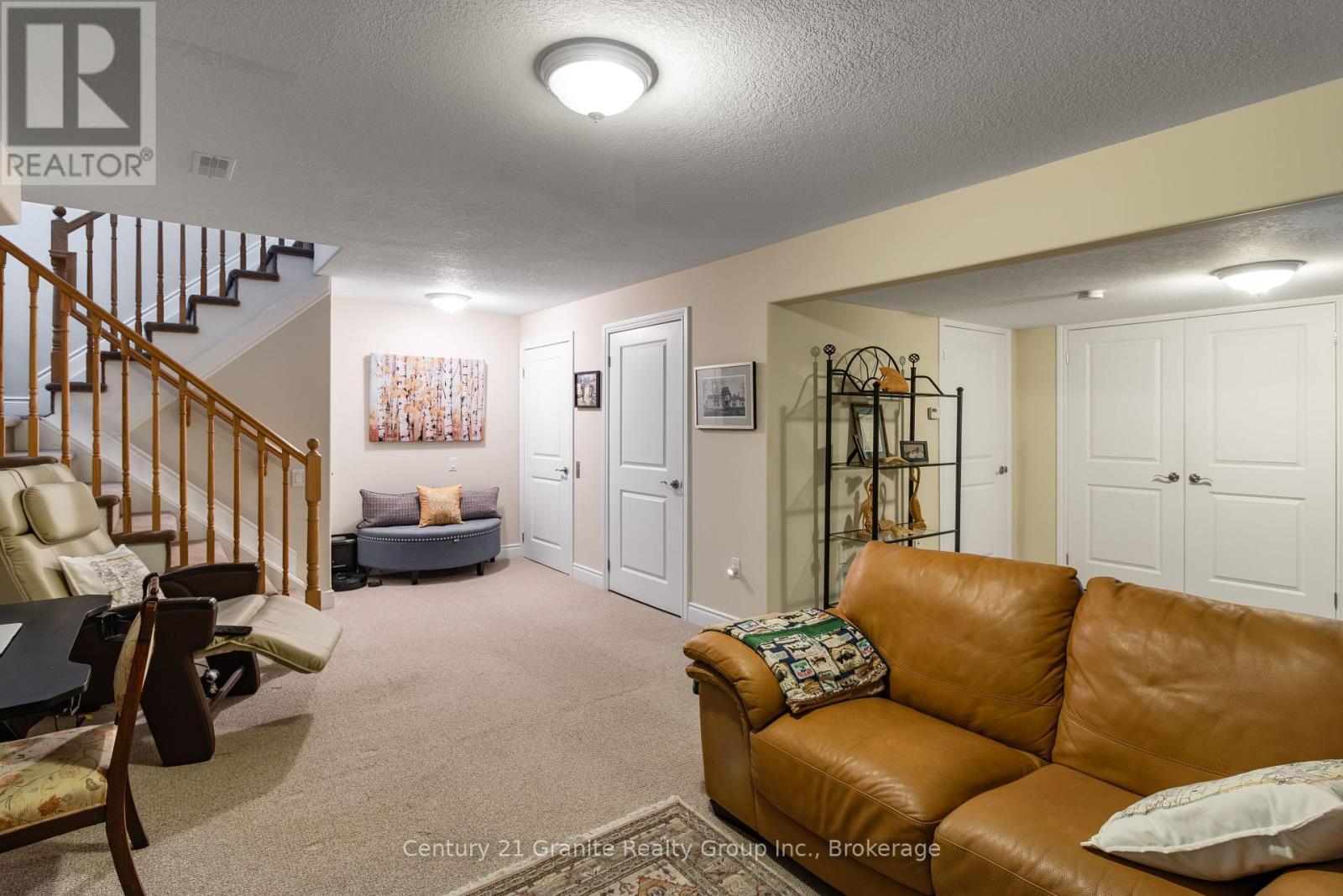 44 Webb Circle, Dysart Et Al (Dysart), ON - Indoor