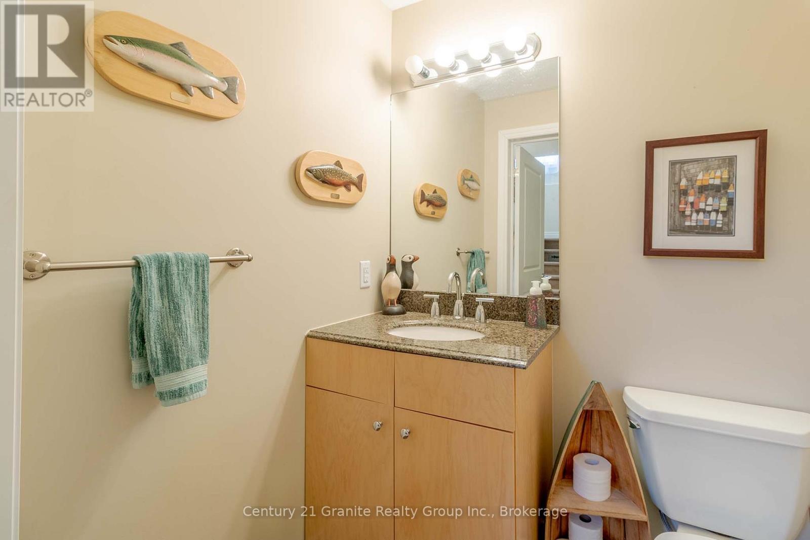 44 Webb Circle, Dysart Et Al (Dysart), ON - Indoor Photo Showing Bathroom