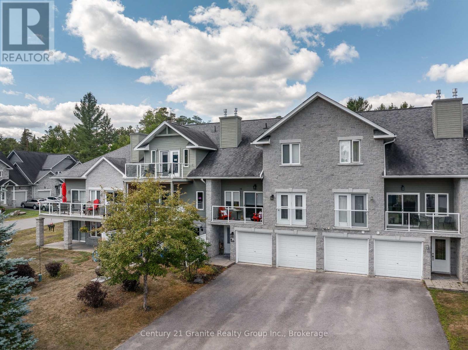 44 Webb Circle, Dysart Et Al (Dysart), ON - Outdoor With Facade