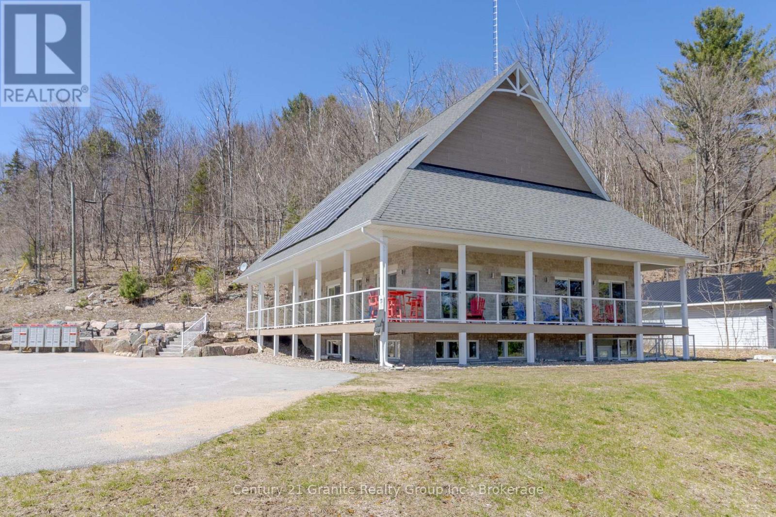 44 Webb Circle, Dysart Et Al (Dysart), ON - Outdoor With Balcony