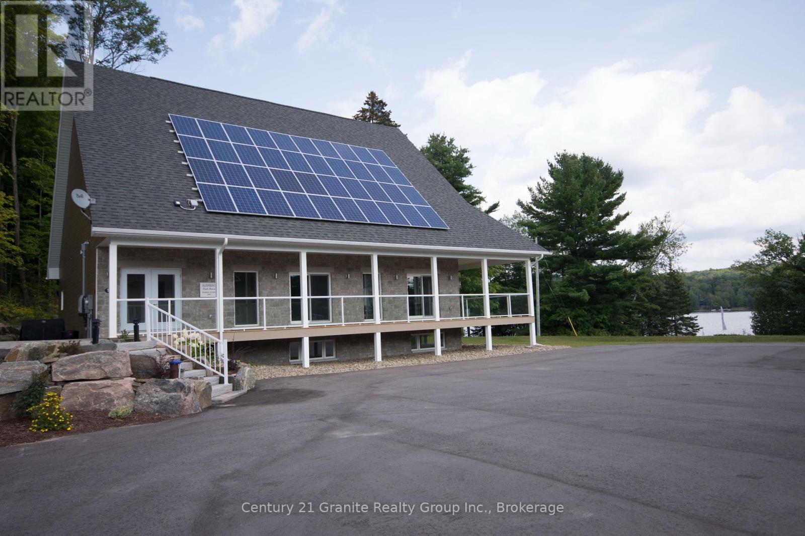44 Webb Circle, Dysart Et Al (Dysart), ON - Outdoor With Deck Patio Veranda