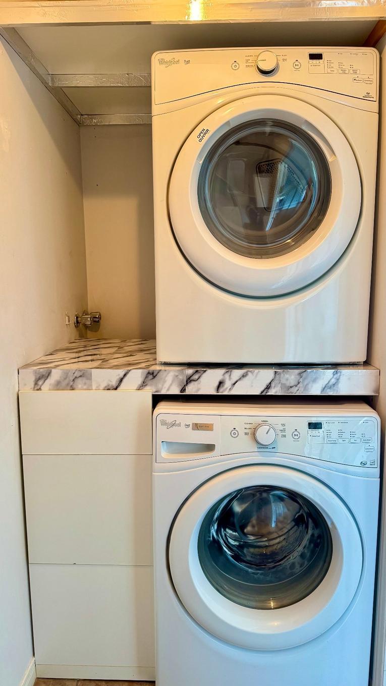 Laundry room - 5-9300 Rue Rubaniers, Brossard, QC - Indoor Photo Showing Laundry Room