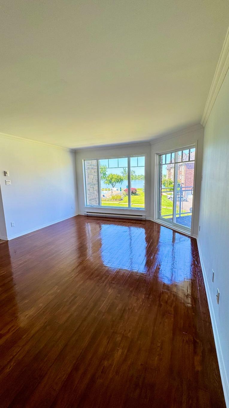 Living room - 5-9300 Rue Rubaniers, Brossard, QC - Indoor Photo Showing Other Room
