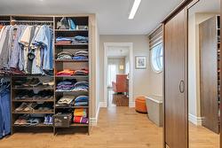 Walk-in closet -