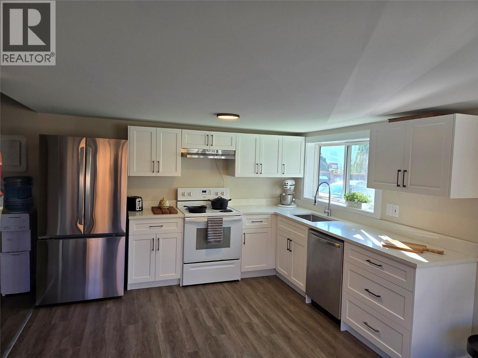 2548 Upper Bench Road, Keremeos, BC - Indoor Photo Showing Kitchen