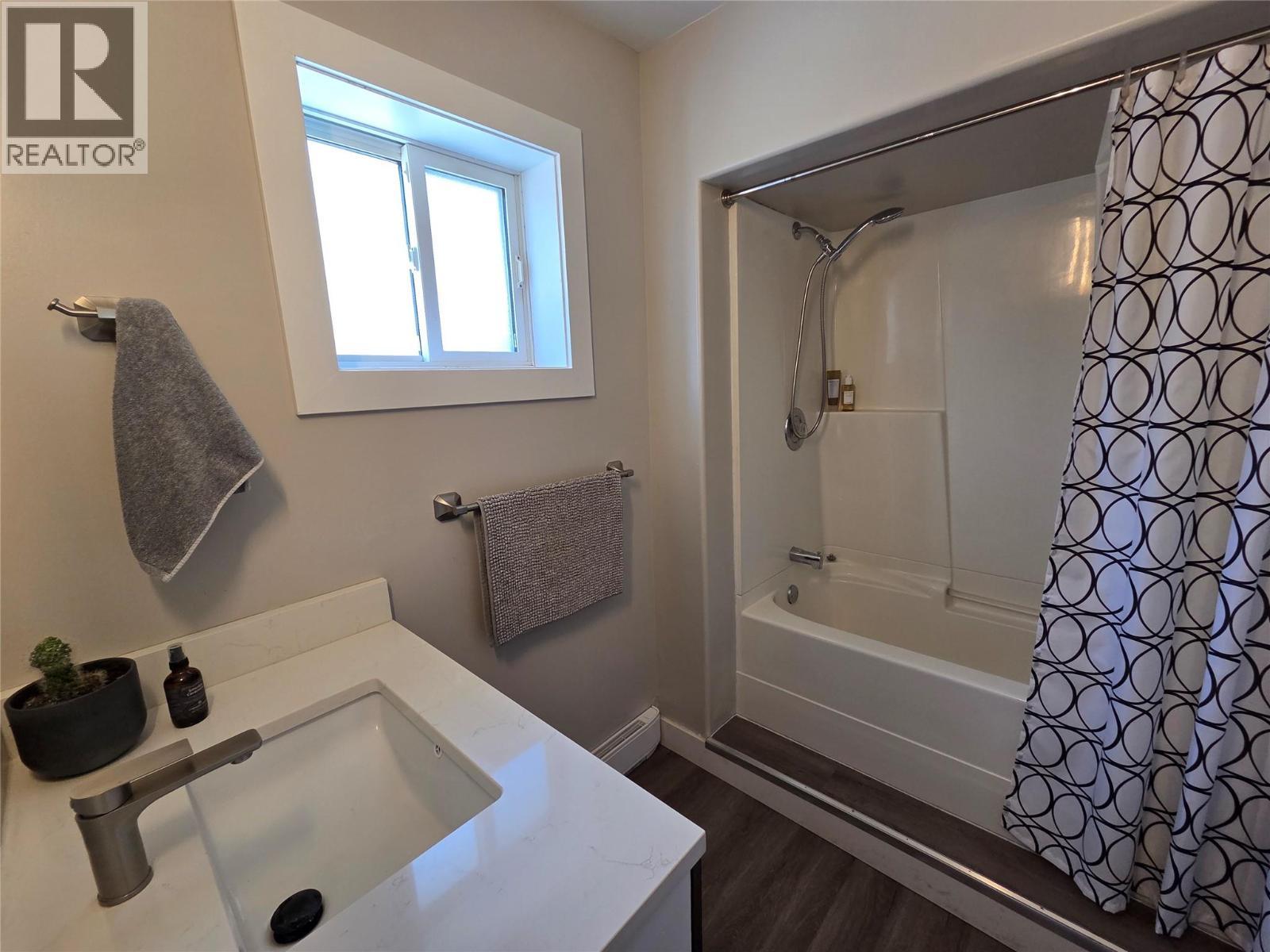 2548 Upper Bench Road, Keremeos, BC - Indoor Photo Showing Bathroom
