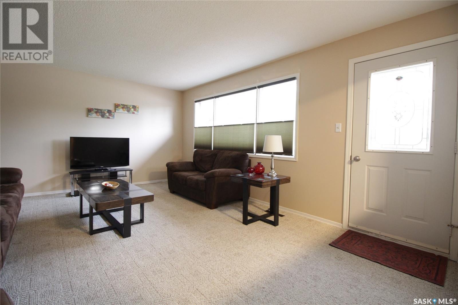 530 3Rd Avenue, Esterhazy, SK - Indoor Photo Showing Living Room